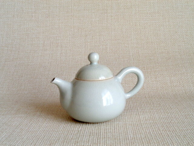 白磁貫入 煎茶注器b | iichi 日々の暮らしを心地よくするハンドメイド