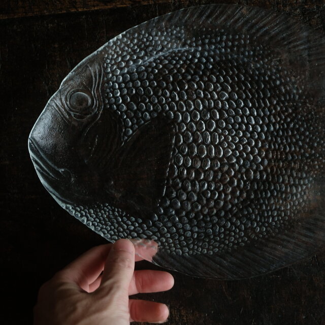 海の幸を盛り付けたくなる◇魚の形状。クリスタルガラス変形大皿
