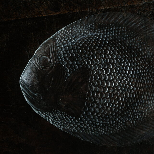 海の幸を盛り付けたくなる◇魚の形状。クリスタルガラス変形大皿