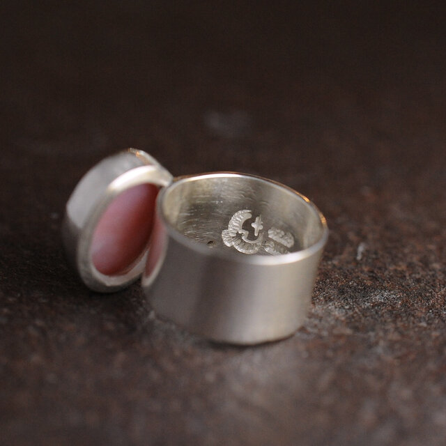 ピンクオパールのオフセットリング | iichi 日々の暮らしを心地よく