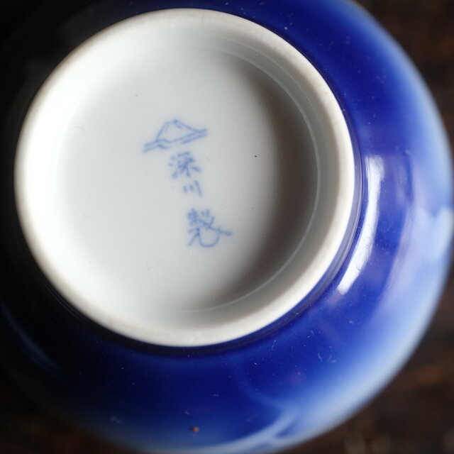 高級茶器 とても薄い青い花模様 湯飲み 陶器製 専用箱付き 深川製 蓋付湯呑み 茶器 工芸品 青 ブルー 美術 茶器 大きな花文様 JP