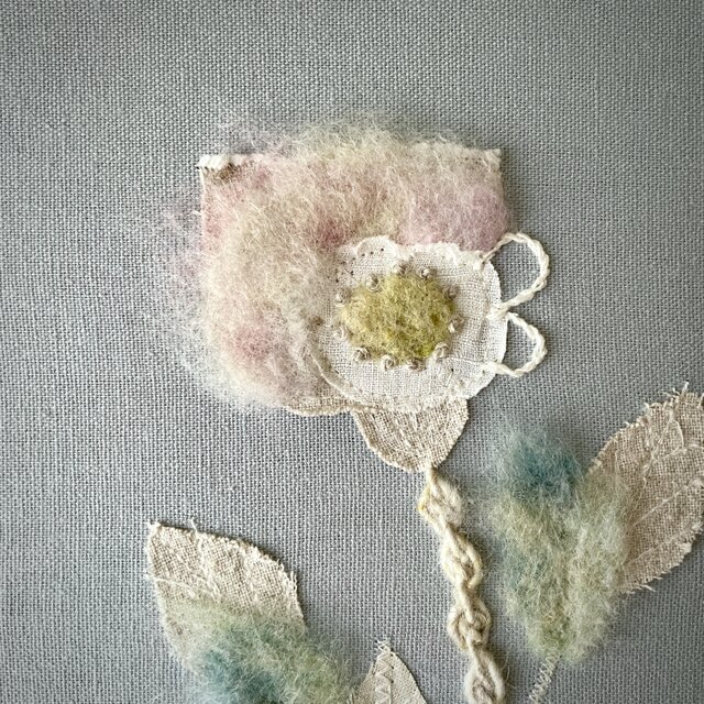 一点もの】刺繍 ファブリックパネル 『Flower, k'.』 | iichi 日々の