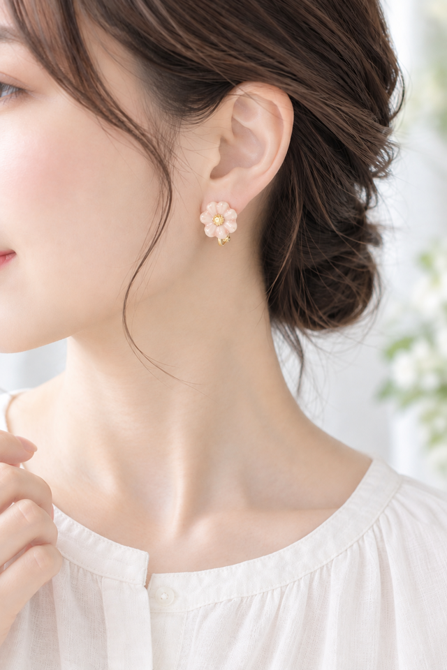 陶器のアクセサリー コスモスのピアス/イヤリング | iichi 日々の