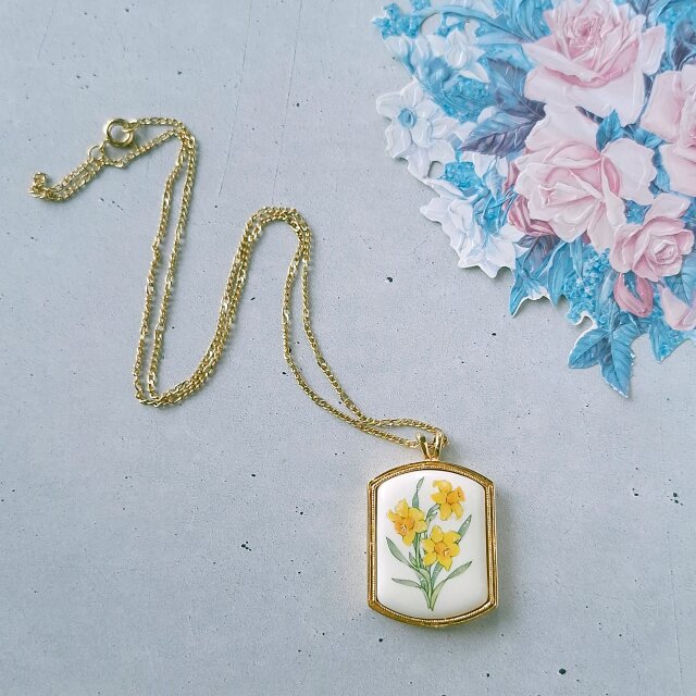 Avon》 “Floral Heritage” March daffodil エイボン ヴィンテージ 