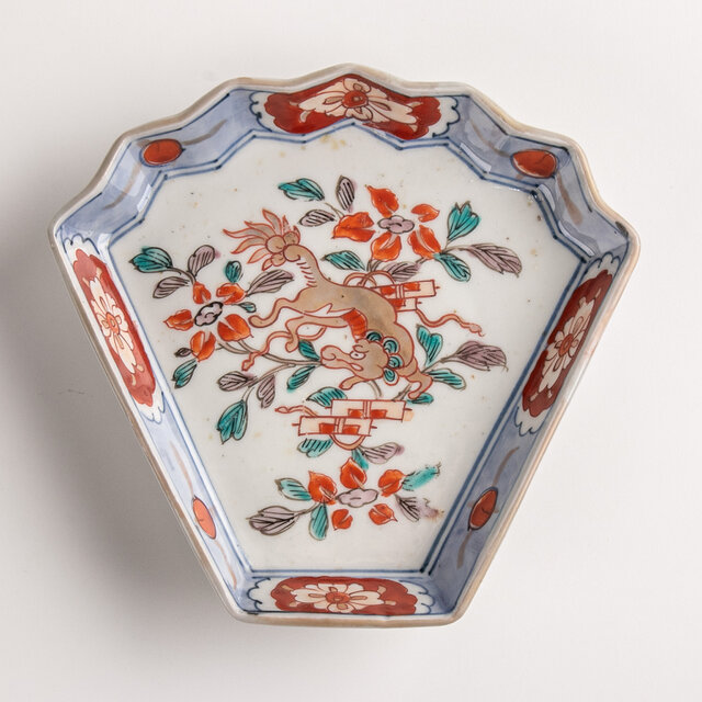 古伊万里 染錦 唐獅子花文 扇形皿 明治時代 F279 | iichi 日々の暮らし