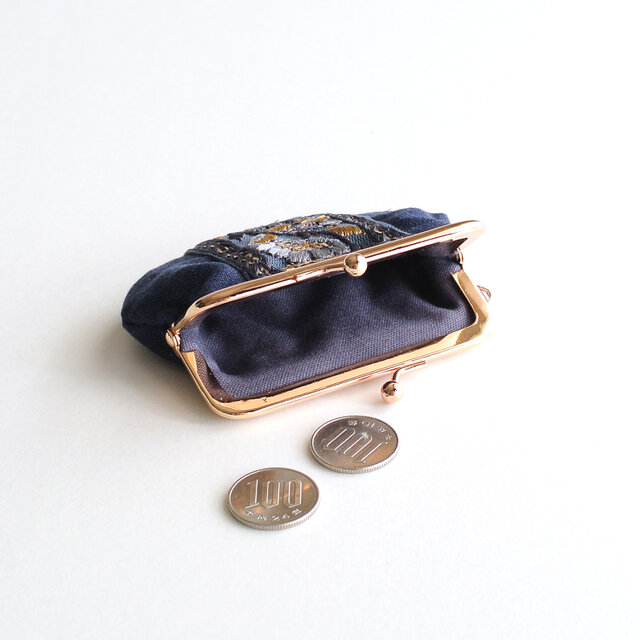 リネンとインド刺繍リボンのミニがま口 ネイビー | iichi 日々の暮らし