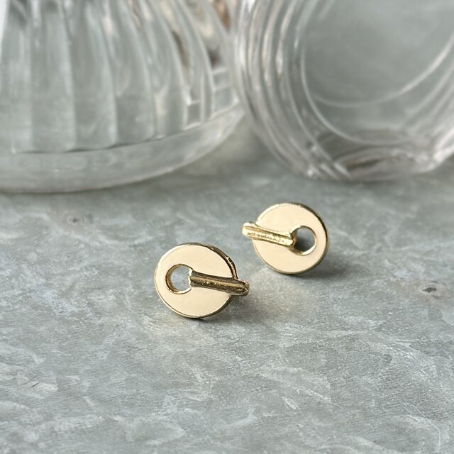 P823-ヴィンテージピアス U.S.A. 1980's Geometric Cream-Colored