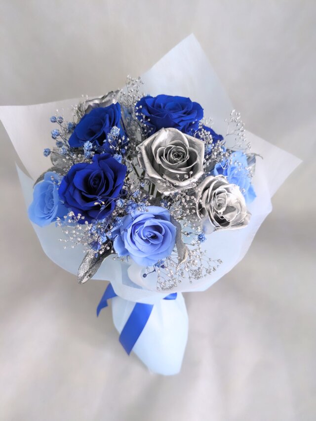 プリザーブドフラワー12輪花束／青い薔薇とシルバーローズ／ケースとスタンド付き プリザーブドフラワー12輪花束／青い薔薇と空色ローズとシルバーローズ