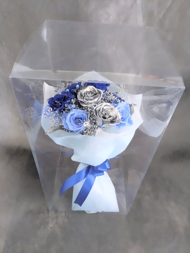プリザーブドフラワー12輪花束／青い薔薇とシルバーローズ／ケースとスタンド付き プリザーブドフラワー12輪花束／青い薔薇と空色ローズとシルバーローズ