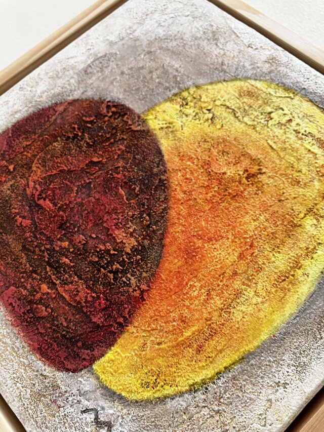 日食の火　アクリル画 yelloworange」アクリル画 | iichi 日々の暮らしを心地よくする