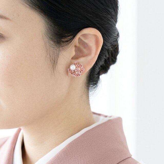 灰桜 ─はいざくら─』紙のつまみ細工 ピアス｜日本の色・和装・着物