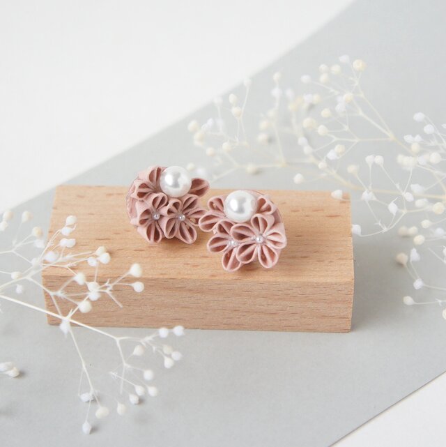 灰桜 ─はいざくら─』紙のつまみ細工 ピアス｜日本の色・和装・着物