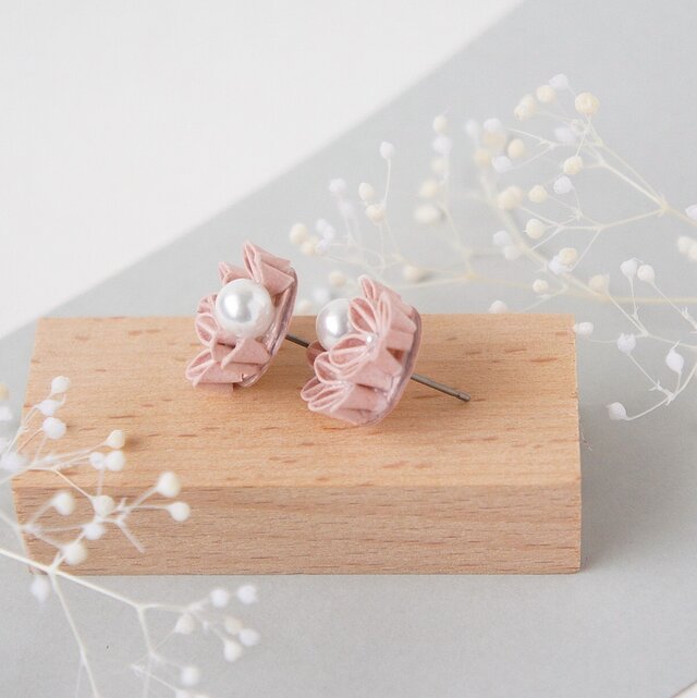 灰桜 ─はいざくら─』紙のつまみ細工 ピアス｜日本の色・和装・着物