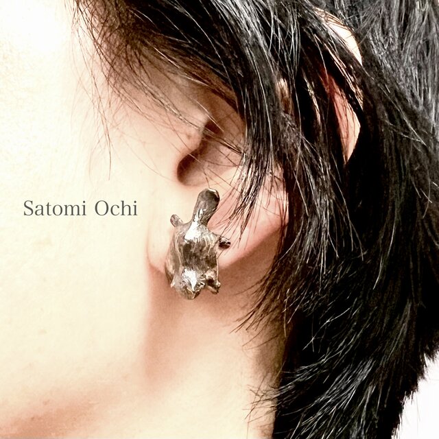 モモンガのピアス | iichi 日々の暮らしを心地よくするハンドメイドや