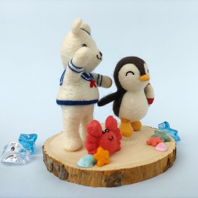 しろくまさん号に乗ったペンギンさん　羊毛フェルト 海へ行こう！ 〜シロクマ水兵さんと浮き輪のペンギンさん〜＜羊毛