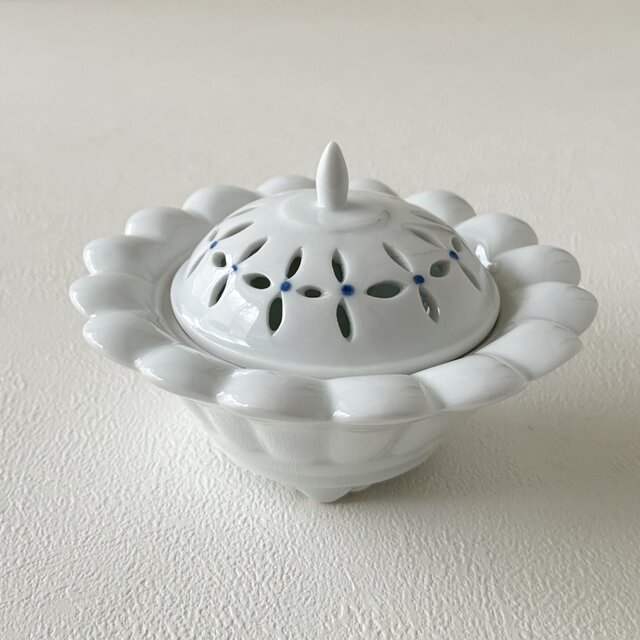 華型輪花透かし彫り香炉 | iichi 日々の暮らしを心地よくする