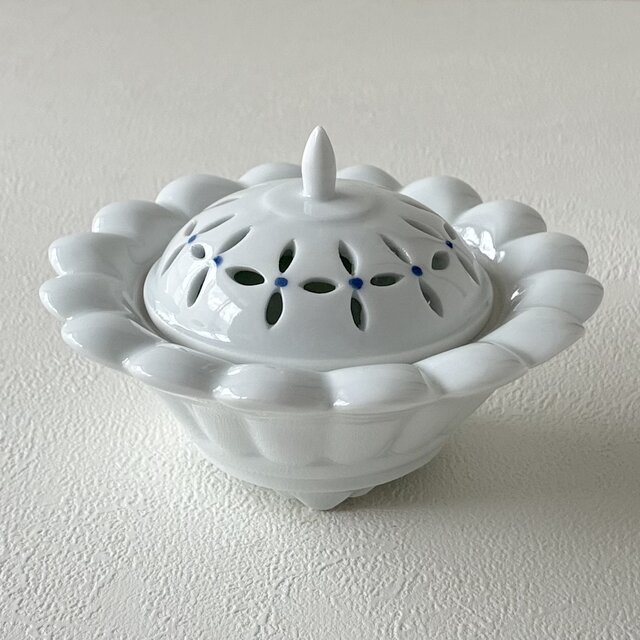華型輪花透かし彫り香炉 | iichi 日々の暮らしを心地よくする