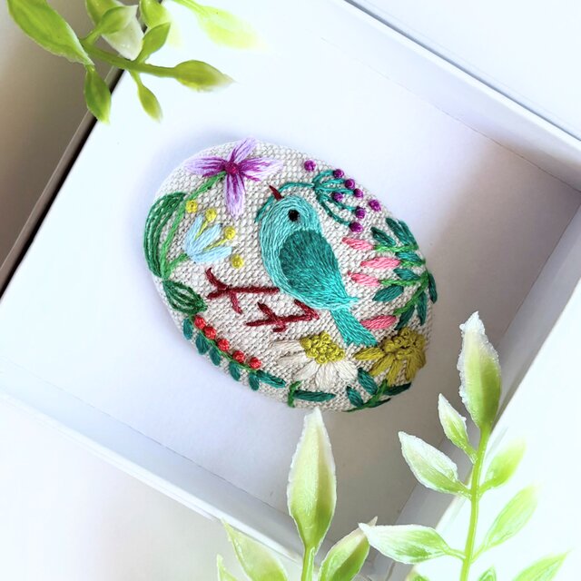ことりと草花の刺繍ブローチ(botanical）#501 | iichi 日々の暮らしを