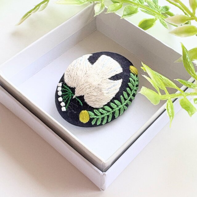 北欧風ことりと草花の刺繍ブローチ【hokuo】#502 | iichi 日々の暮らし