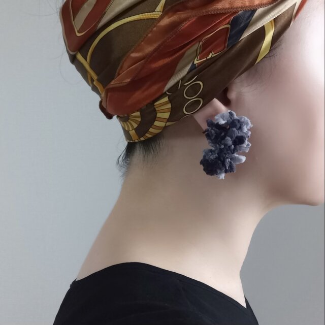 AVRIL 小花ピアス | iichi 日々の暮らしを心地よくするハンドメイドや