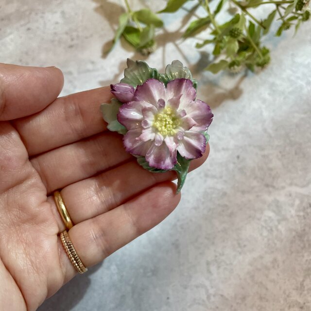 陶器のライラックの花のブローチ｜ヴィンテージアクセサリー | iichi