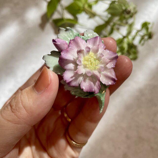 陶器のライラックの花のブローチ｜ヴィンテージアクセサリー | iichi