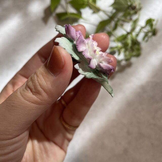 陶器のライラックの花のブローチ｜ヴィンテージアクセサリー | iichi