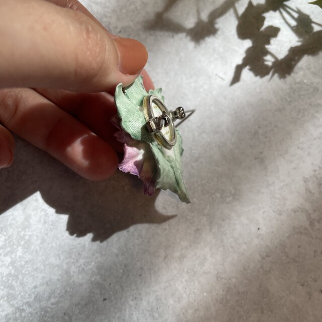 陶器のライラックの花のブローチ｜ヴィンテージアクセサリー | iichi