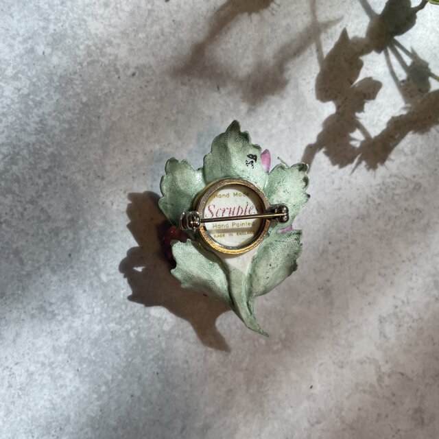 陶器のライラックの花のブローチ｜ヴィンテージアクセサリー | iichi
