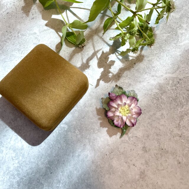 陶器のライラックの花のブローチ｜ヴィンテージアクセサリー | iichi