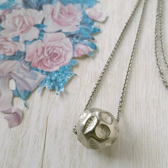 トリファリ ヴィンテージ ネックレスとイヤリング TRIFARI 》 matte silver embossed shell ball トリファリ