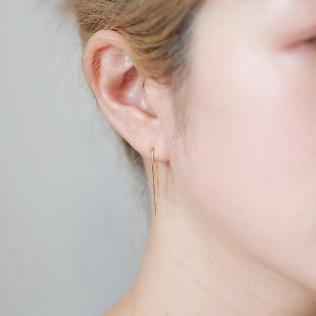 K18/キャッチのいらない槌目Uラインピアス｜片耳販売 ロングラインの