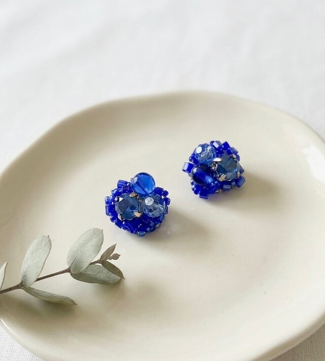 Royal blue ピアス／シックなブルーカラーのビジューイヤリング