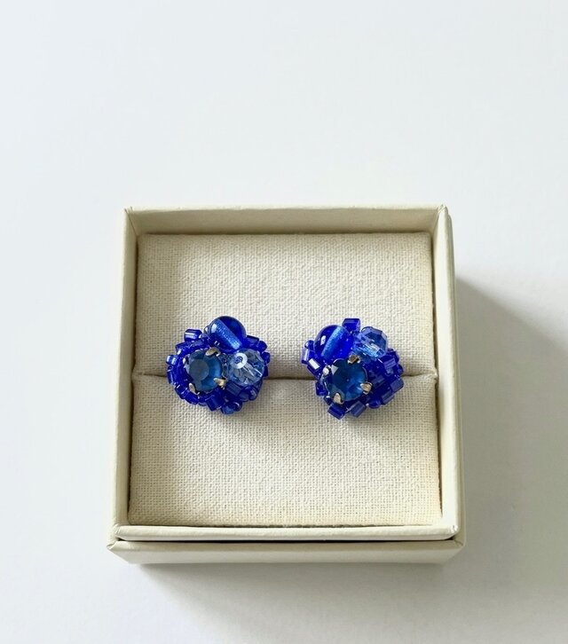 Royal blue ピアス／シックなブルーカラーのビジューイヤリング