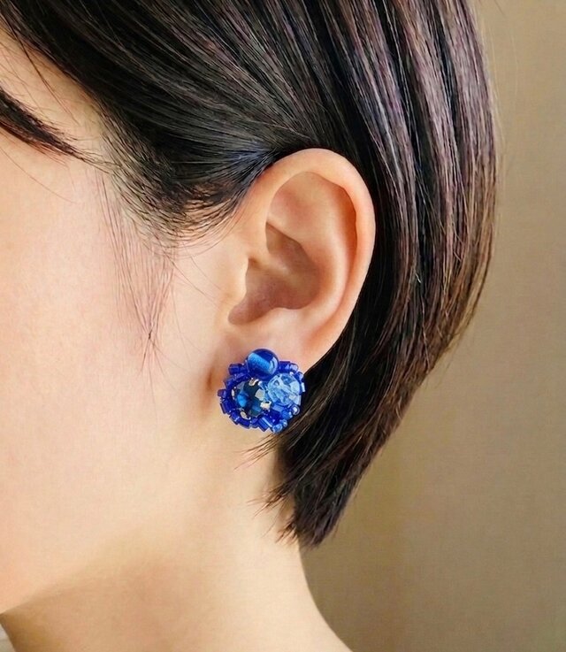 Royal blue ピアス／シックなブルーカラーのビジューイヤリング