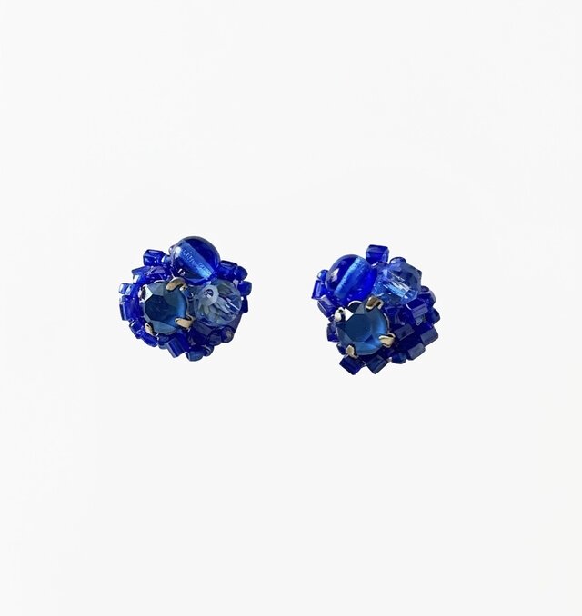 198 ブローチシリーズビジューブルーヒール　ピアスorイヤリング Royal blue ピアス／シックなブルーカラーのビジューイヤリング