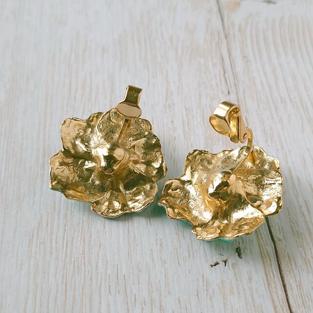pastel green enamel flower ヴィンテージイヤリング | iichi 日々の