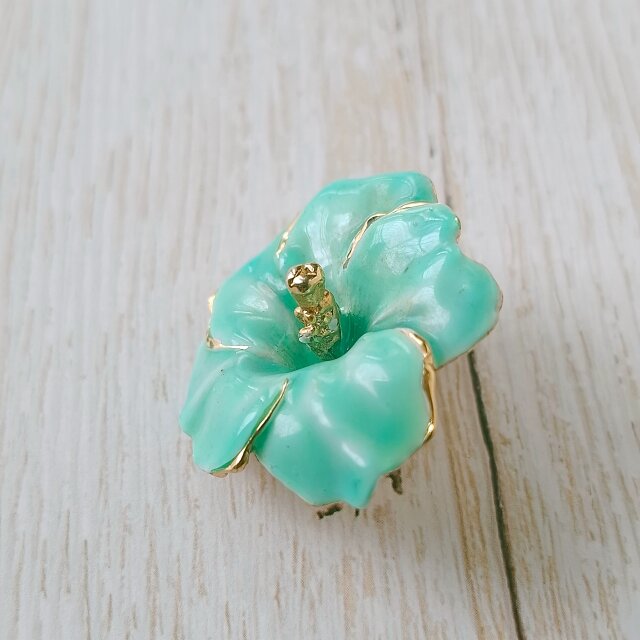 pastel green enamel flower ヴィンテージイヤリング | iichi 日々の