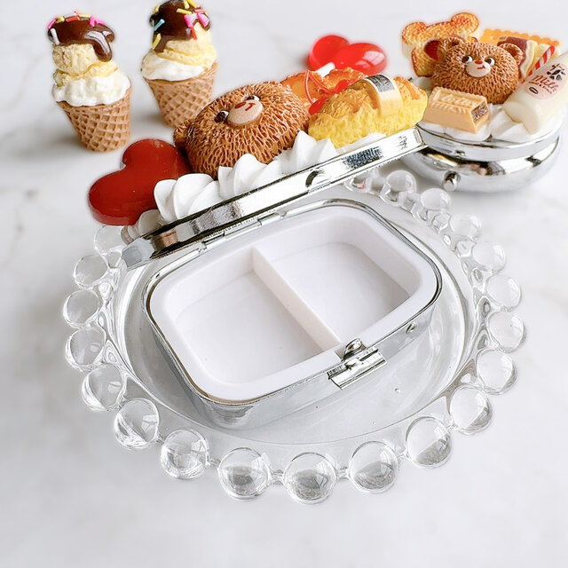 くまとこんがり焼けたパンのピルケース スイーツデコ | iichi 日々の