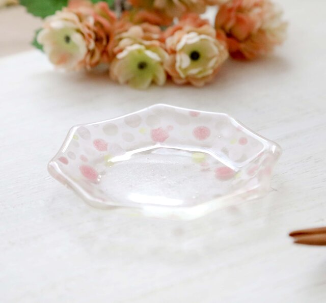 ガラスの八角豆皿 花雨 | iichi 日々の暮らしを心地よくする