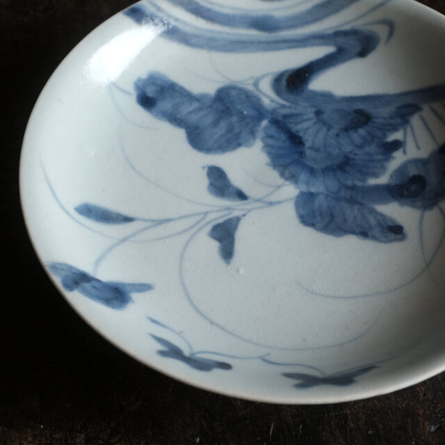 江風　飾り皿　食器　菖蒲　花柄　アンティーク　美術品　工芸品　骨董品　レトロ 伊万里 花と蝶々◇花蝶文染付中皿 骨董器 antiques アンティーク和食器