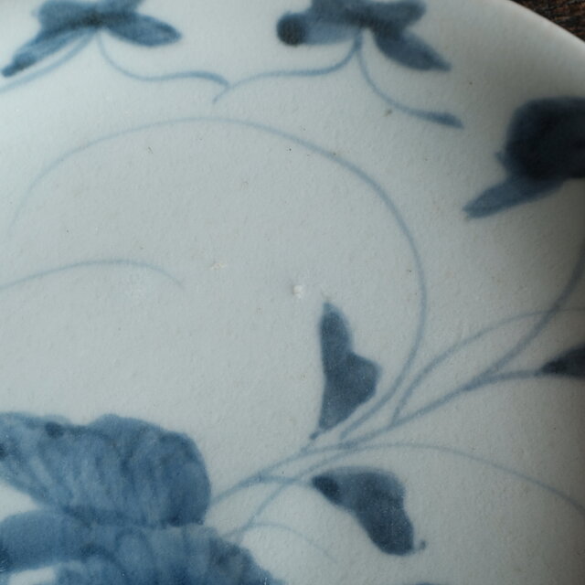 伊万里 花と蝶々◇花蝶文染付中皿 骨董器 antiques アンティーク和食器