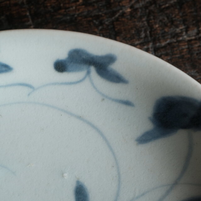 伊万里 花と蝶々◇花蝶文染付中皿 骨董器 antiques アンティーク和食器