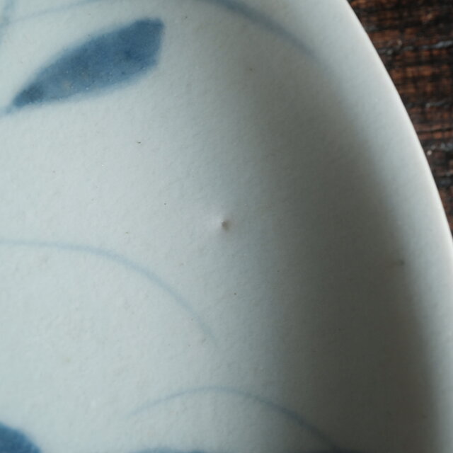 伊万里 花と蝶々◇花蝶文染付中皿 骨董器 antiques アンティーク和食器