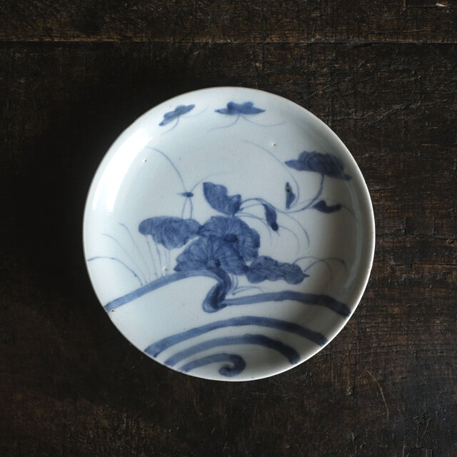 伊万里焼 花と蝶々◇花蝶文染付中皿 骨董器 antiques アンティーク和