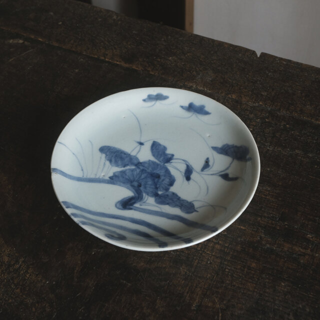 伊万里焼 花と蝶々◇花蝶文染付中皿 骨董器 antiques アンティーク和