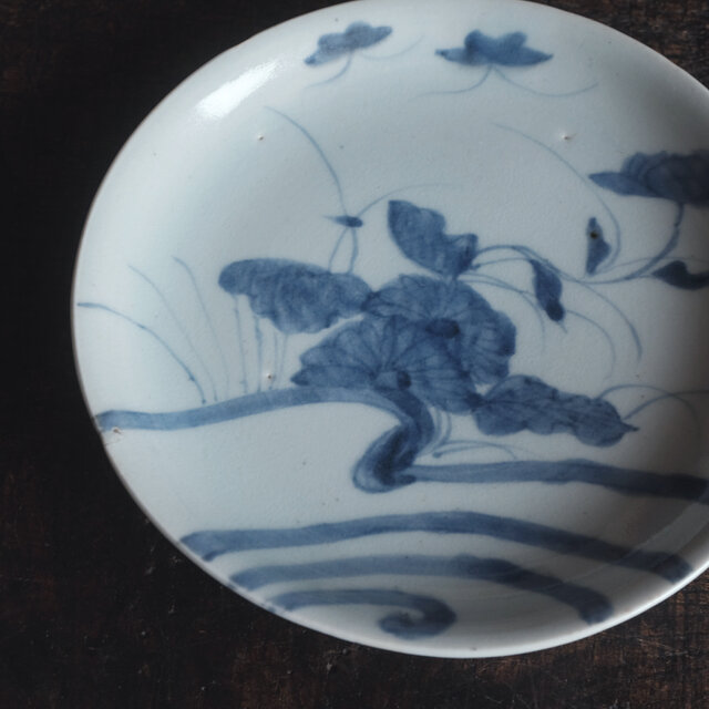 伊万里焼 花と蝶々◇花蝶文染付中皿 骨董器 antiques アンティーク和