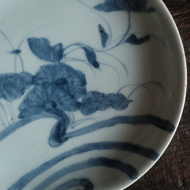 伊万里焼 花と蝶々◇花蝶文染付中皿 骨董器 antiques アンティーク和