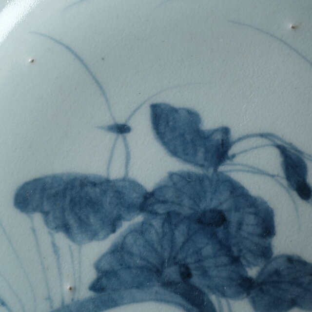 伊万里焼 花と蝶々◇花蝶文染付中皿 骨董器 antiques アンティーク和