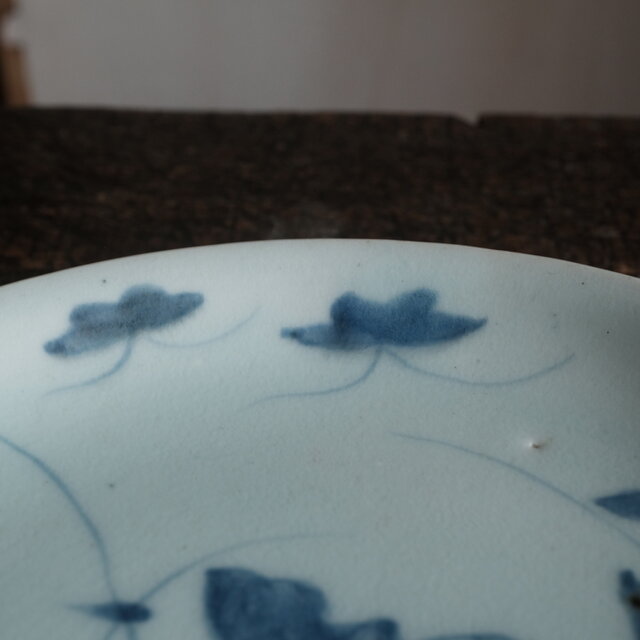 伊万里焼 花と蝶々◇花蝶文染付中皿 骨董器 antiques アンティーク和